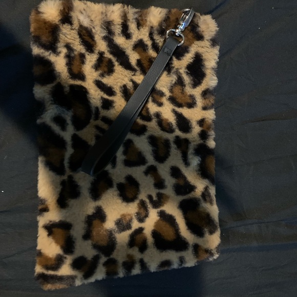 Leopard Clutch - Picture 1 of 1